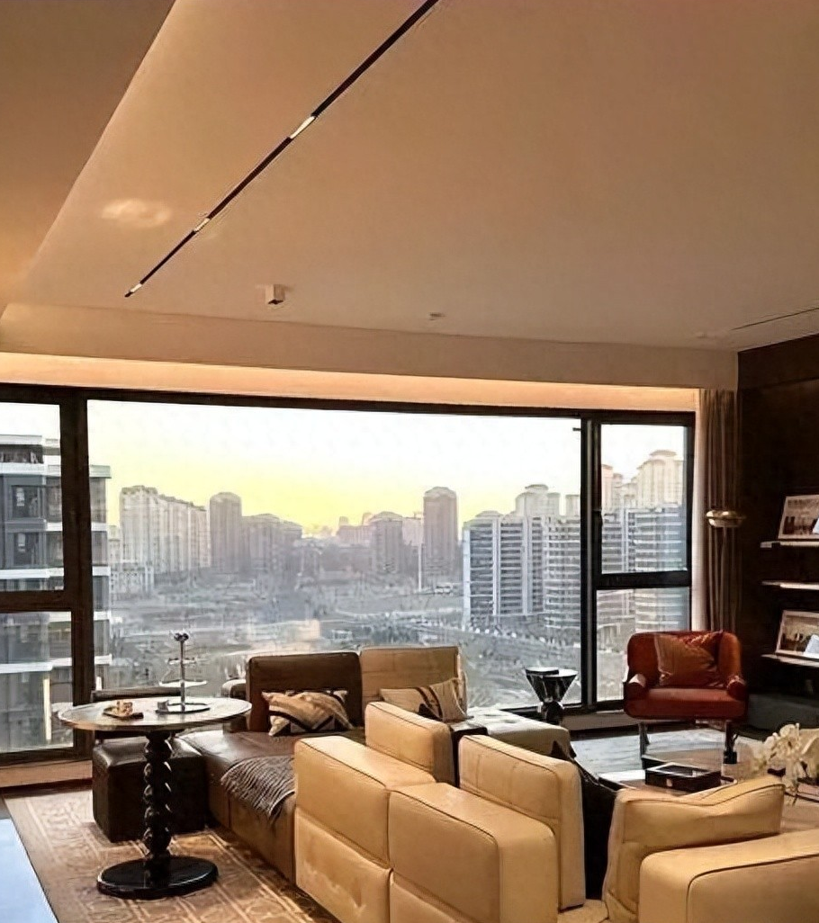 Bán căn hộ sang, tôi về ở tầng trệt khu phố cũ sau 20 năm: Cái giá thật sự của "nhà cao - tiện nghi" khiến tôi tỉnh ra- Ảnh 1.