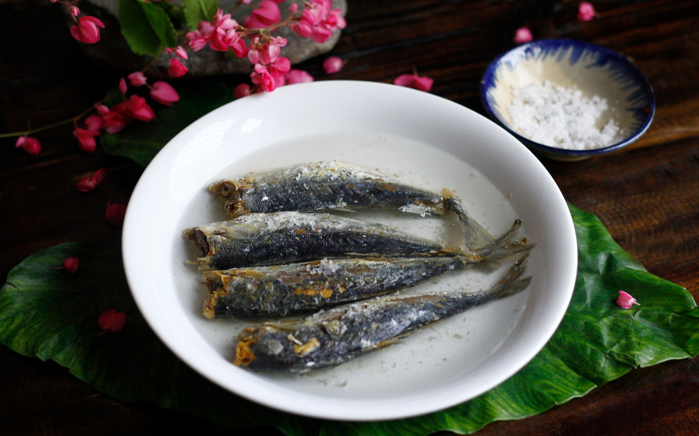 “Kẻ thù truyền kiếp” của mùi tanh: Ngâm cá vào, tanh mấy cũng bay màu, thịt thơm ngon xuất sắc, ai sợ thì thử đi- Ảnh 1.