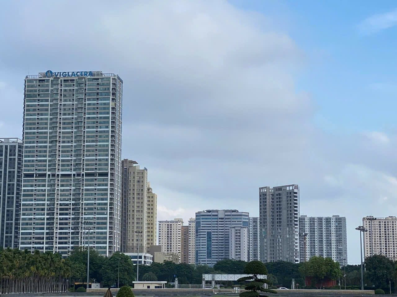 Nguồn cung nhà ở dồi dào nhưng mất cân đối- Ảnh 1.