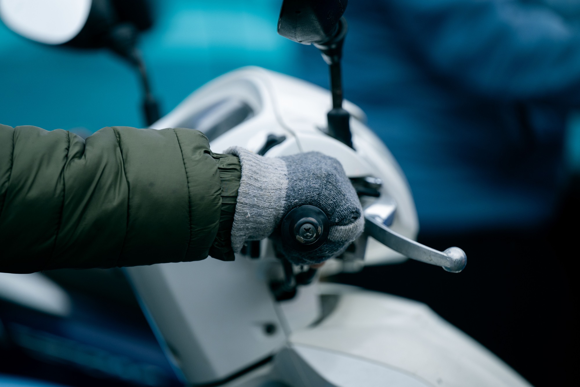 Ảnh, clip: Hà Nội chìm trong những ngày lạnh nhất từ đầu Đông- Ảnh 6. Ảnh, clip: Hà Nội chìm trong những ngày lạnh nhất từ đầu Đông- Ảnh 6.