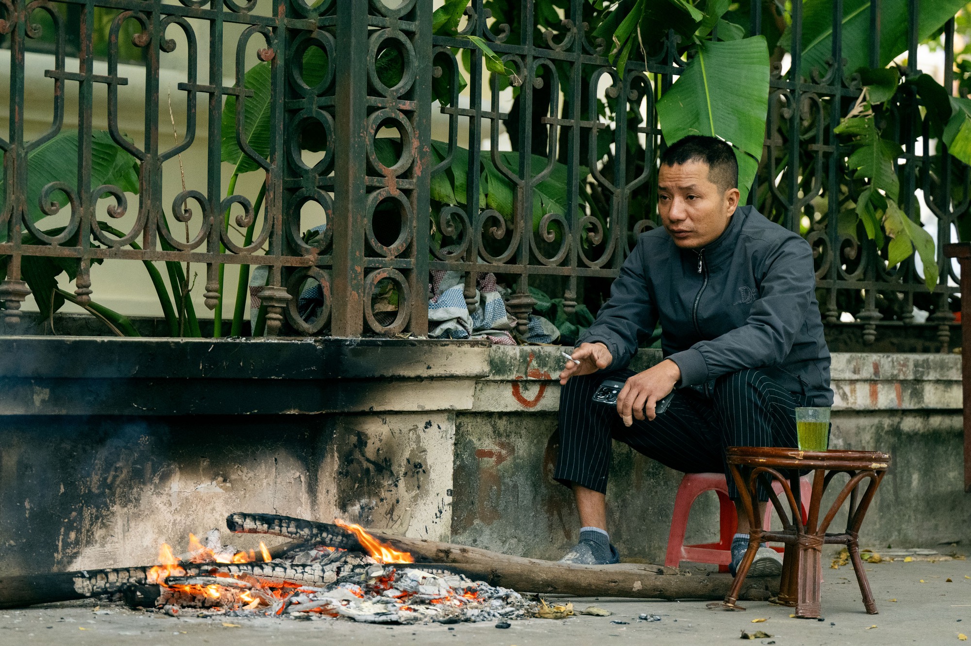 Ảnh, clip: Hà Nội chìm trong những ngày lạnh nhất từ đầu Đông- Ảnh 18. Ảnh, clip: Hà Nội chìm trong những ngày lạnh nhất từ đầu Đông- Ảnh 18.
