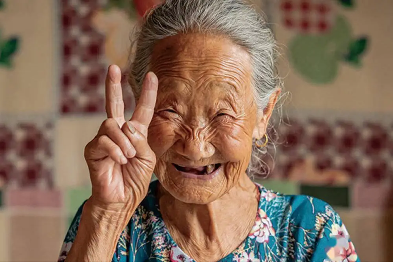 Khảo sát 1.000 người sống thọ trên 100 tuổi hé lộ: Điểm chung của người trường thọ không nằm ở việc tập thể dục, mà là 5 điều này- Ảnh 3.