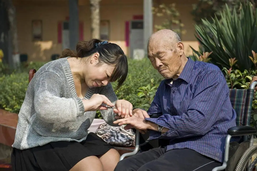 Khảo sát 1.000 người sống thọ trên 100 tuổi hé lộ: Điểm chung của người trường thọ không nằm ở việc tập thể dục, mà là 5 điều này- Ảnh 4.