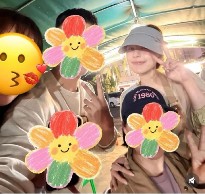 Triệu Lộ Tư đổi nghề đi bán hàng rong?- Ảnh 3. Triệu Lộ Tư đổi nghề đi bán hàng rong?- Ảnh 3.