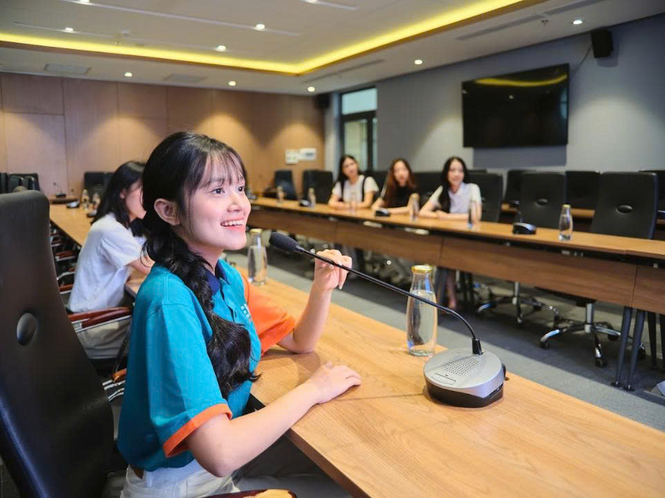 Vừa tốt nghiệp, sinh viên trường nào có mức thu nhập cao nhất?- Ảnh 1.