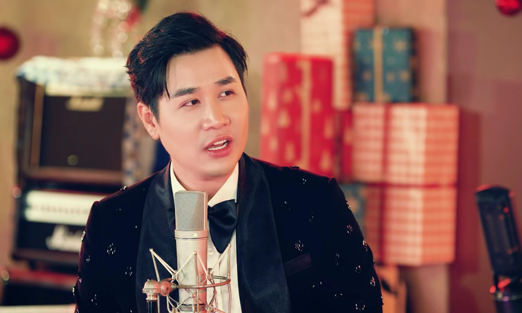 Tùng Dương bay từ Hà Nội vào TP.HCM, gần 2 giờ sáng làm một việc- Ảnh 1.