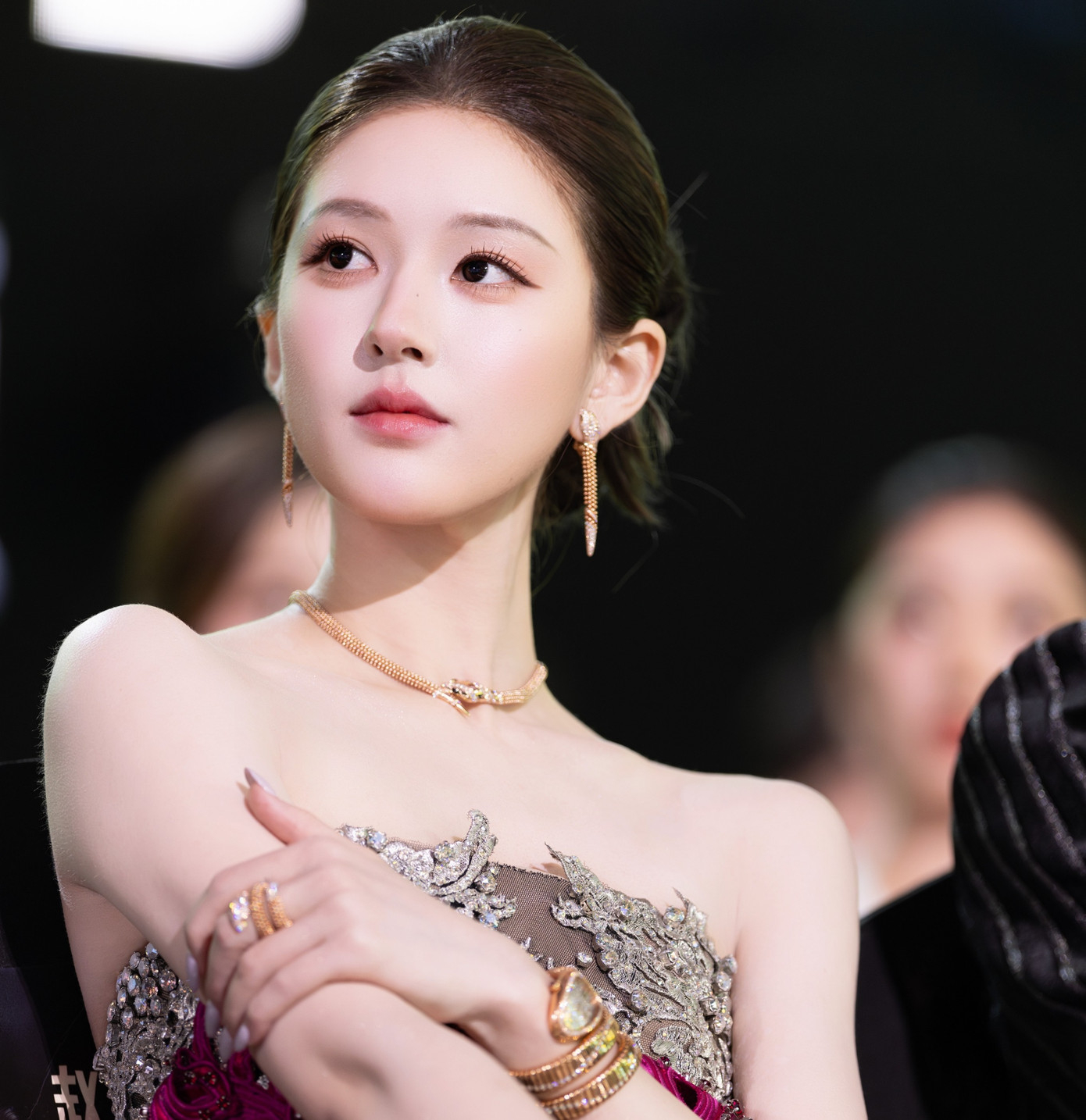 Triệu Lộ Tư đổi nghề đi bán hàng rong?- Ảnh 5. Triệu Lộ Tư đổi nghề đi bán hàng rong?- Ảnh 5.