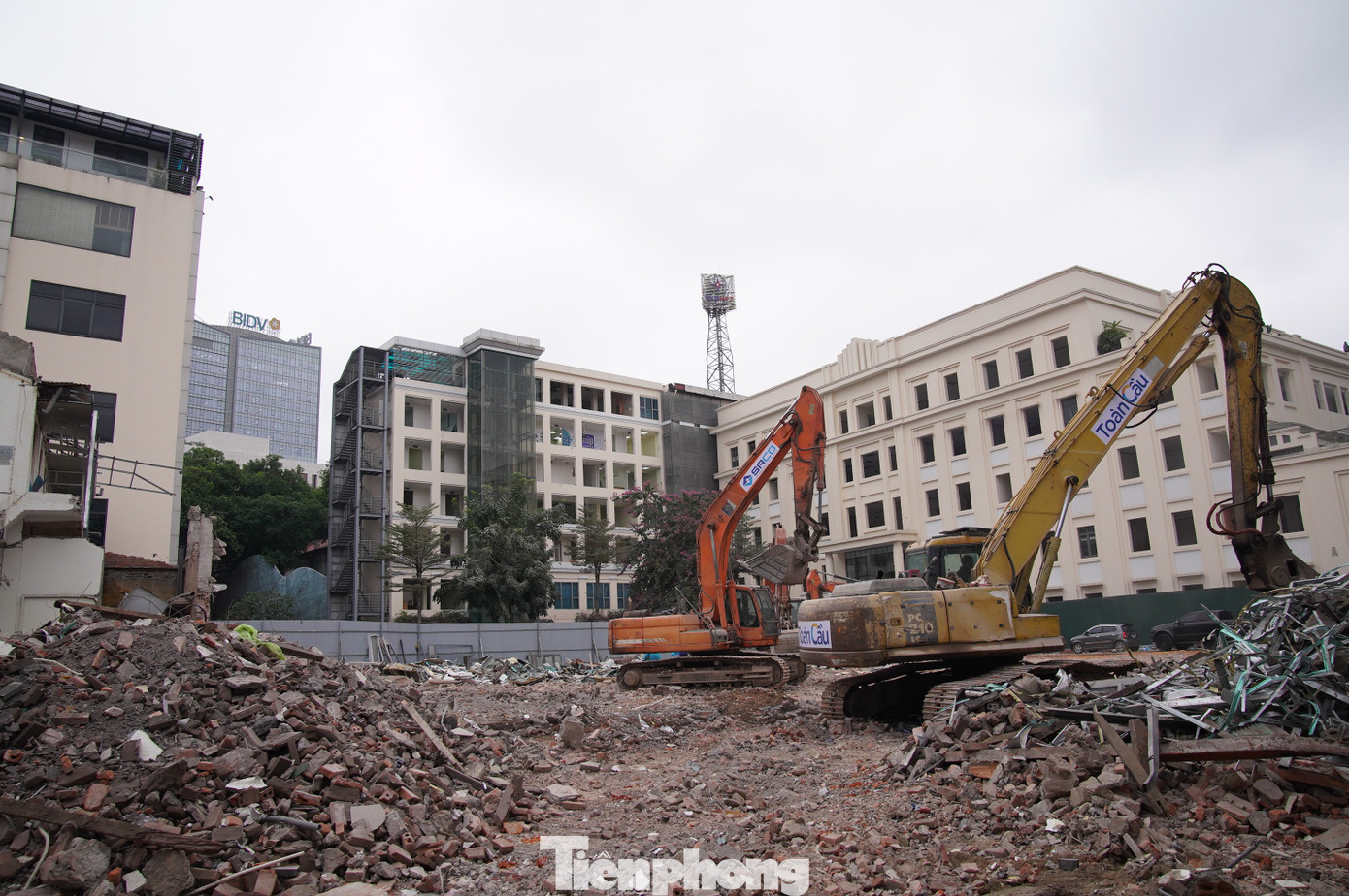 Đồng loạt phá dỡ mặt bằng làm dự án Quảng trường – Công viên phía Đông hồ Hoàn Kiếm- Ảnh 9.