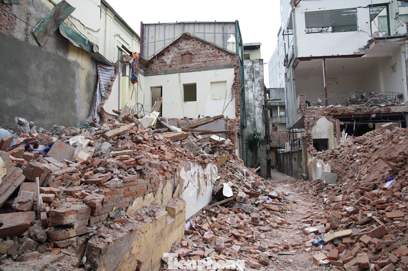 Đồng loạt phá dỡ mặt bằng làm dự án Quảng trường – Công viên phía Đông hồ Hoàn Kiếm- Ảnh 2.