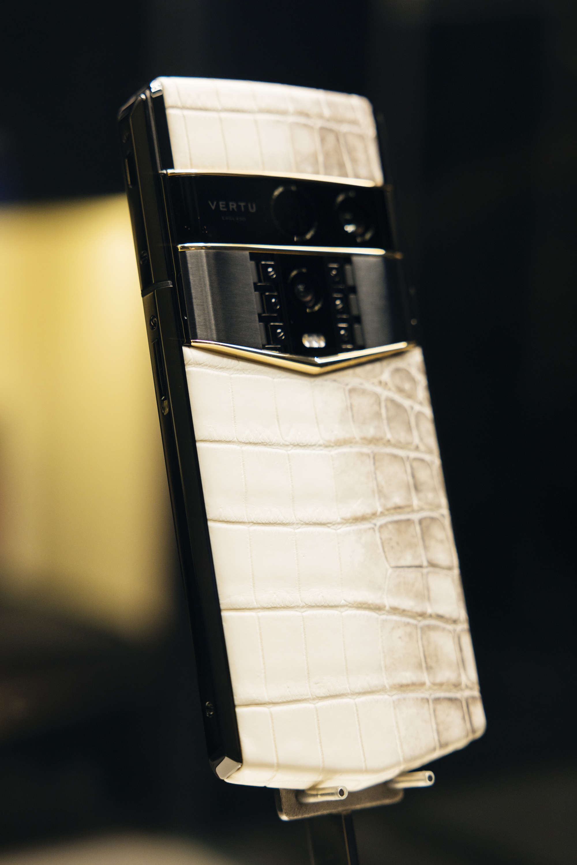 Vertu Agent Q da cá sấu bạch tạng giá hơn 1 tỷ đồng tại Việt Nam- Ảnh 1.