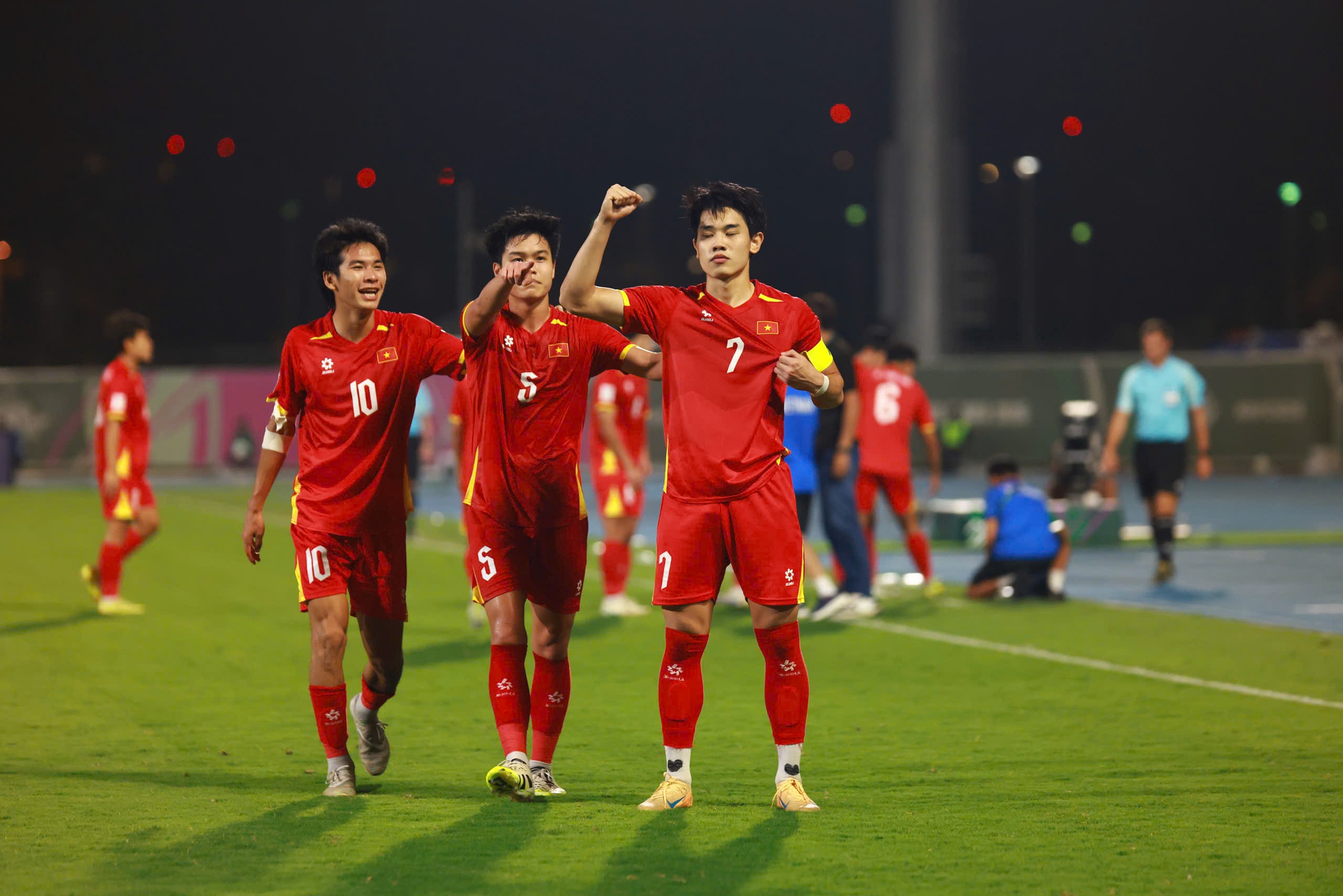 Đình Bắc vẽ cầu vồng giữa sa mạc- Ảnh 5.