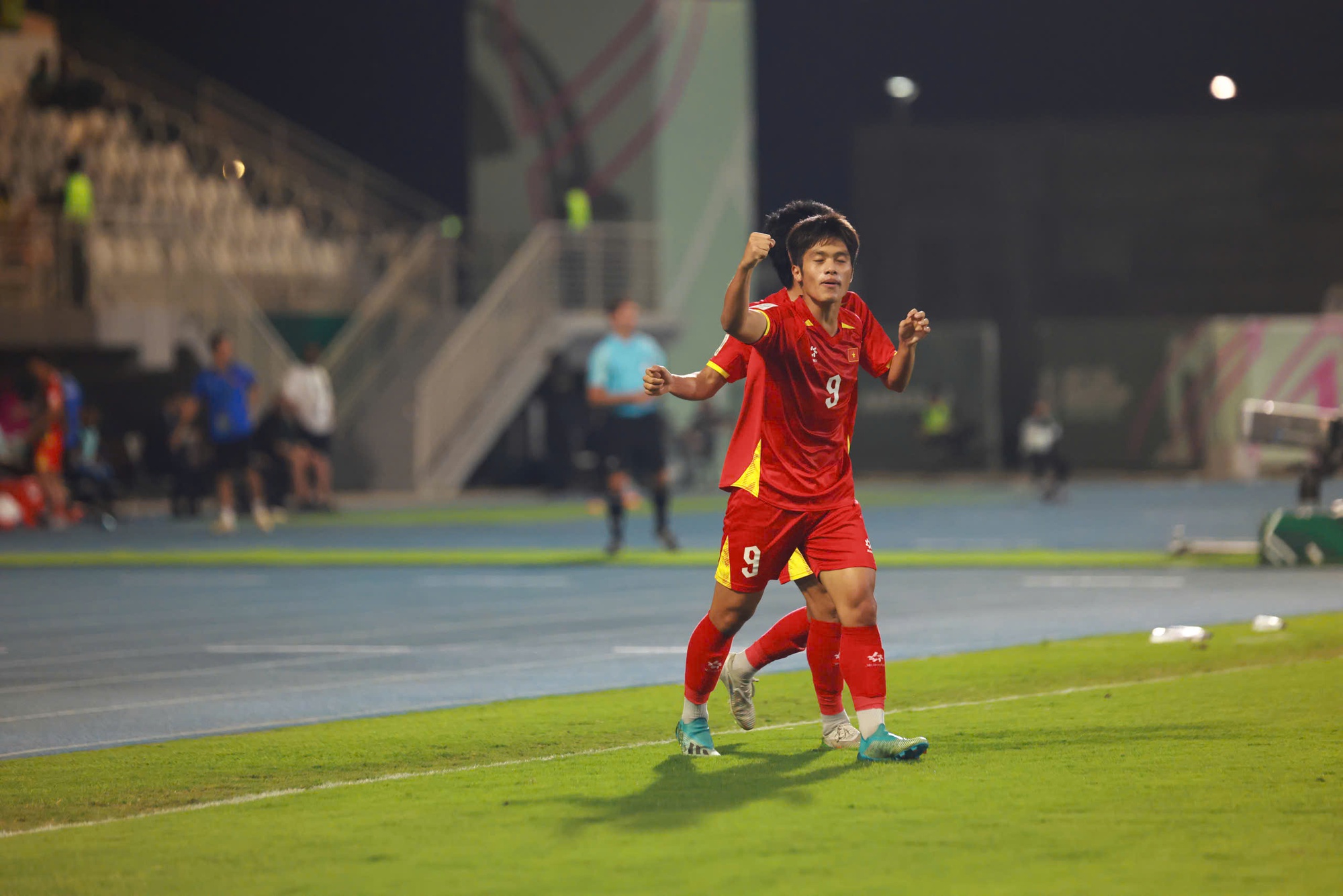 Ảnh: Quốc Việt sút tung lưới U23 Hàn Quốc, U23 Việt Nam ăn mừng cực cảm xúc động viên Hiểu Minh- Ảnh 10. Ảnh: Quốc Việt sút tung lưới U23 Hàn Quốc, U23 Việt Nam ăn mừng cực cảm xúc động viên Hiểu Minh- Ảnh 10.