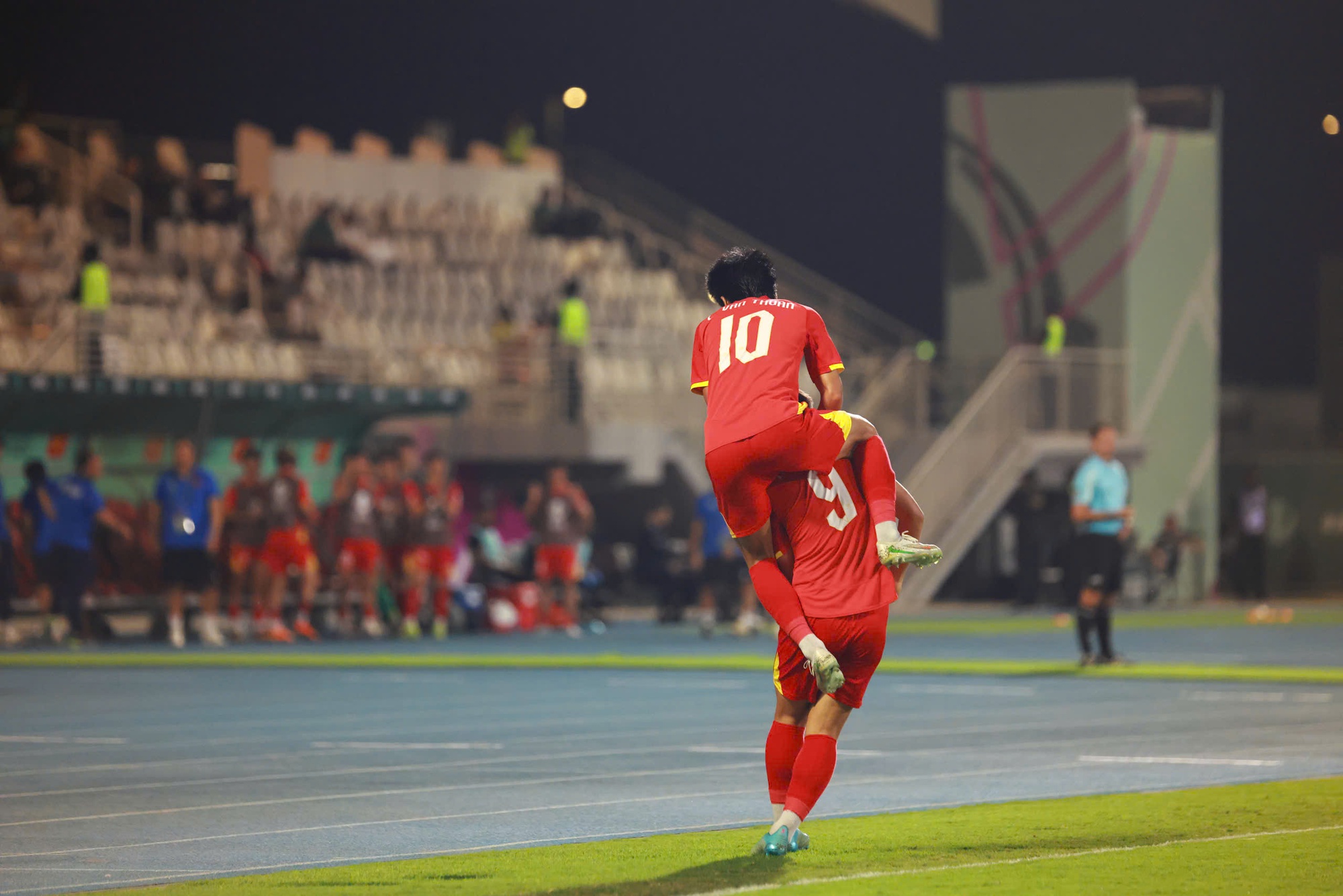 Ảnh: Quốc Việt sút tung lưới U23 Hàn Quốc, U23 Việt Nam ăn mừng cực cảm xúc động viên Hiểu Minh- Ảnh 11. Ảnh: Quốc Việt sút tung lưới U23 Hàn Quốc, U23 Việt Nam ăn mừng cực cảm xúc động viên Hiểu Minh- Ảnh 11.