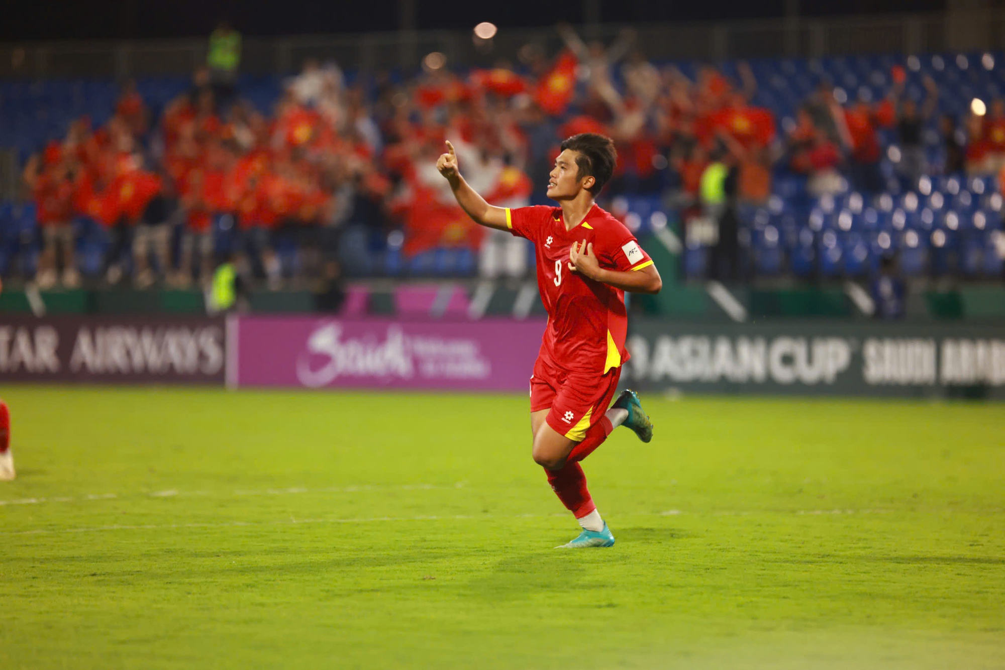 Ảnh: Quốc Việt sút tung lưới U23 Hàn Quốc, U23 Việt Nam ăn mừng cực cảm xúc động viên Hiểu Minh- Ảnh 1. Ảnh: Quốc Việt sút tung lưới U23 Hàn Quốc, U23 Việt Nam ăn mừng cực cảm xúc động viên Hiểu Minh- Ảnh 1.