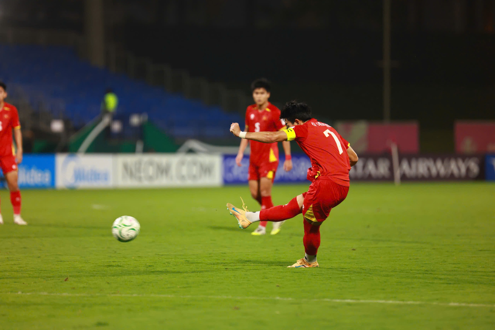 Đình Bắc vẽ cầu vồng giữa sa mạc- Ảnh 2.