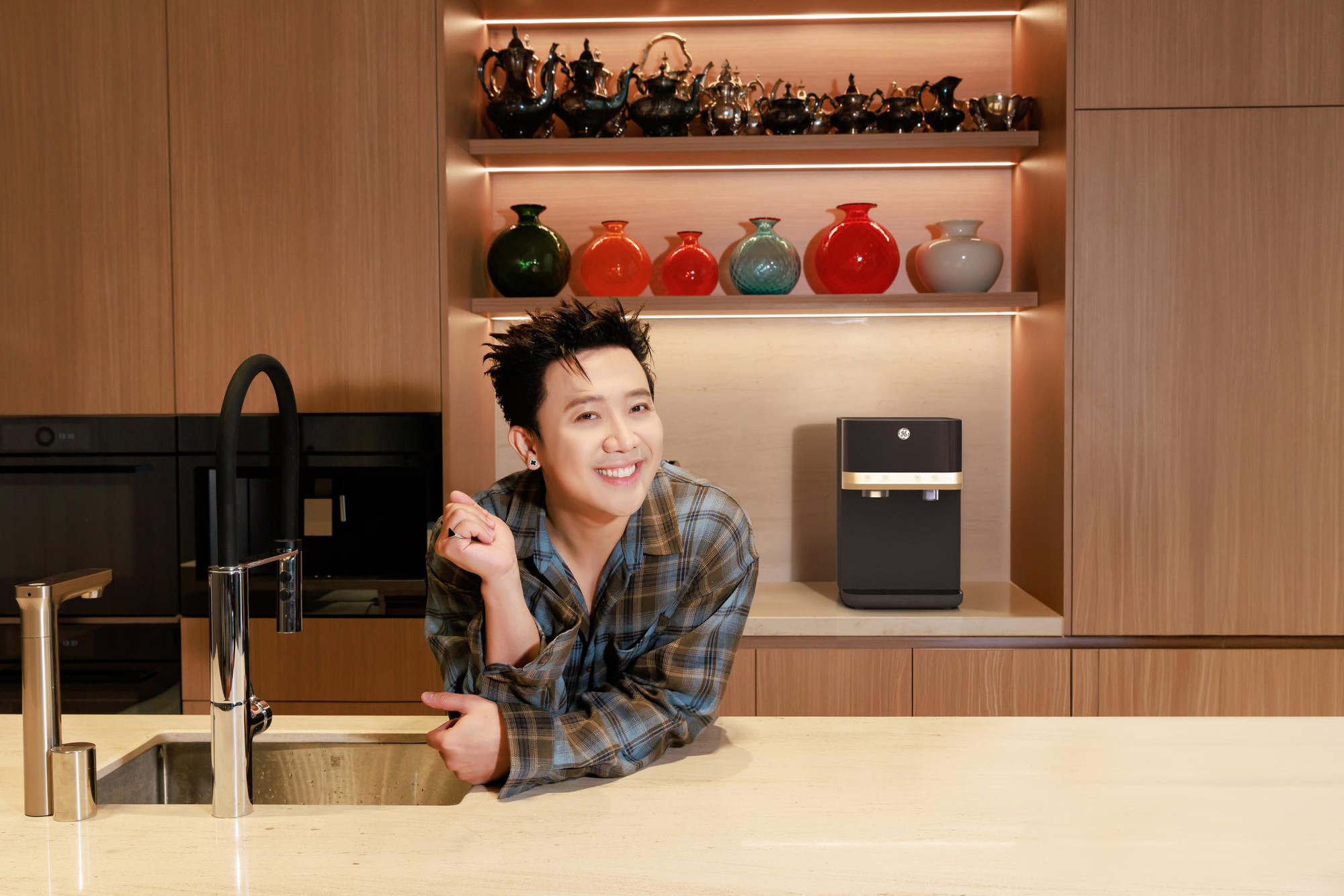 Trấn Thành ngồi Rolls-Royce 30 tỷ đi sự kiện, thái độ khi fan xin chụp ảnh chung gây chú ý- Ảnh 3. Trấn Thành ngồi Rolls-Royce 30 tỷ đi sự kiện, thái độ khi fan xin chụp ảnh chung gây chú ý- Ảnh 3.