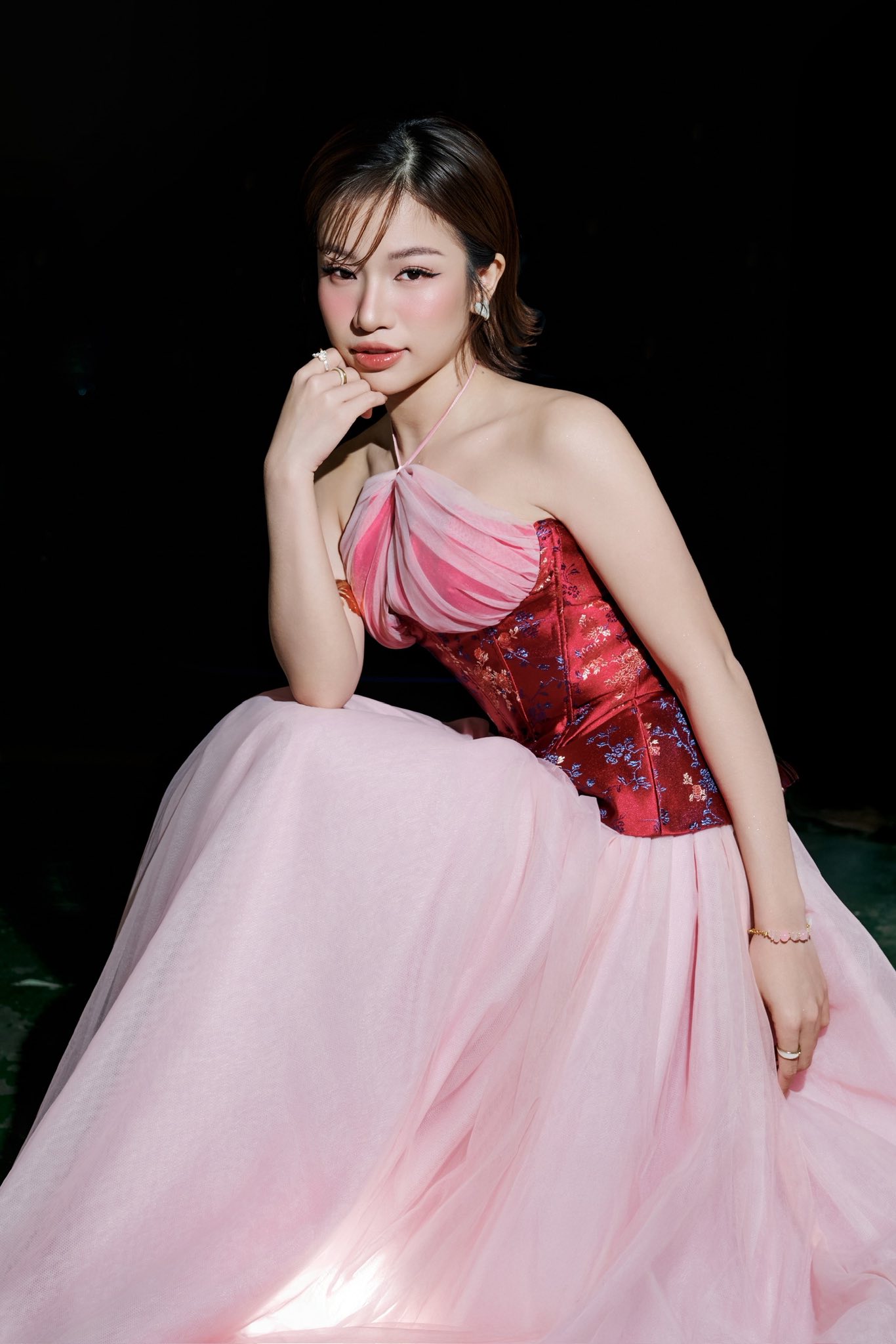 Thượng uý Quân đội đắt show nhất hiện nay: Nữ thần mở màn concert quốc gia, giọng hát càng nghe càng thích- Ảnh 7.