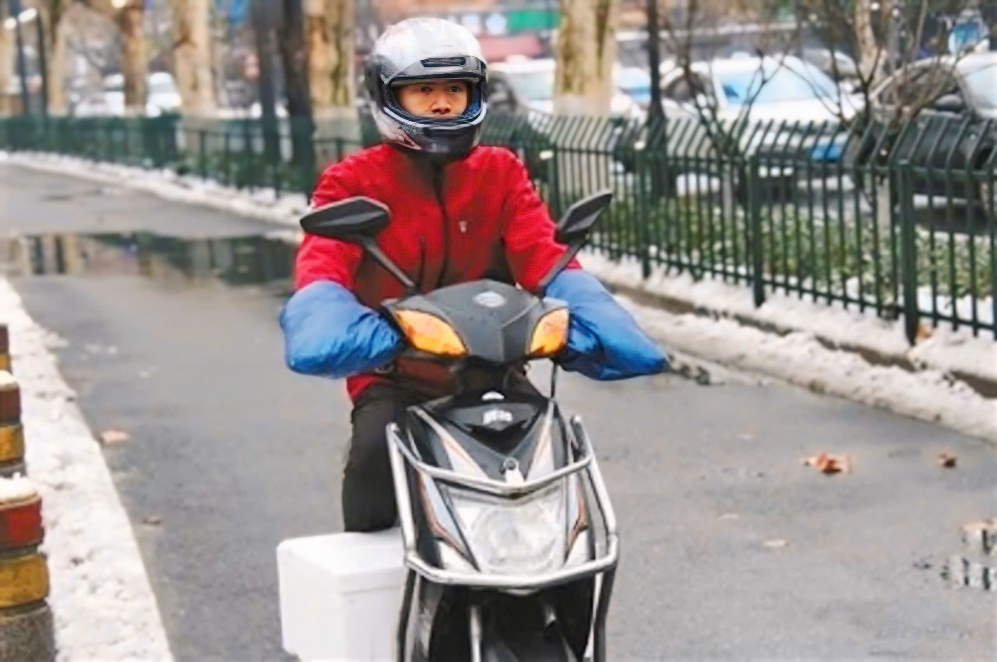 Không có bằng đại học, shipper vẫn "đánh bại" thạc sĩ trường top 1 rồi trở thành giáo viên- Ảnh 2.