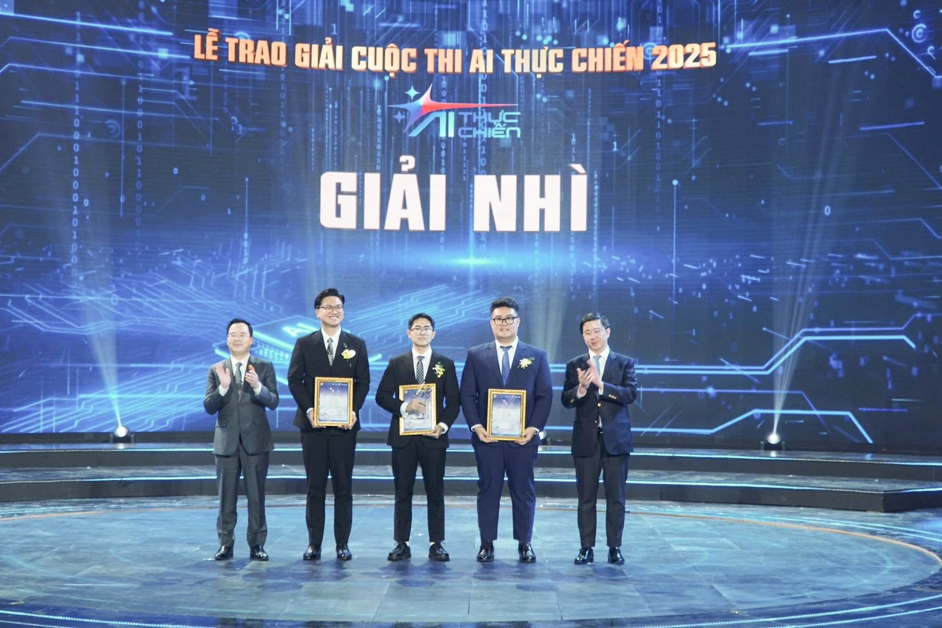 Từ “AI Thực chiến” đến bài toán giáo dục: Dấu ấn Make in Vietnam của CMC- Ảnh 1.