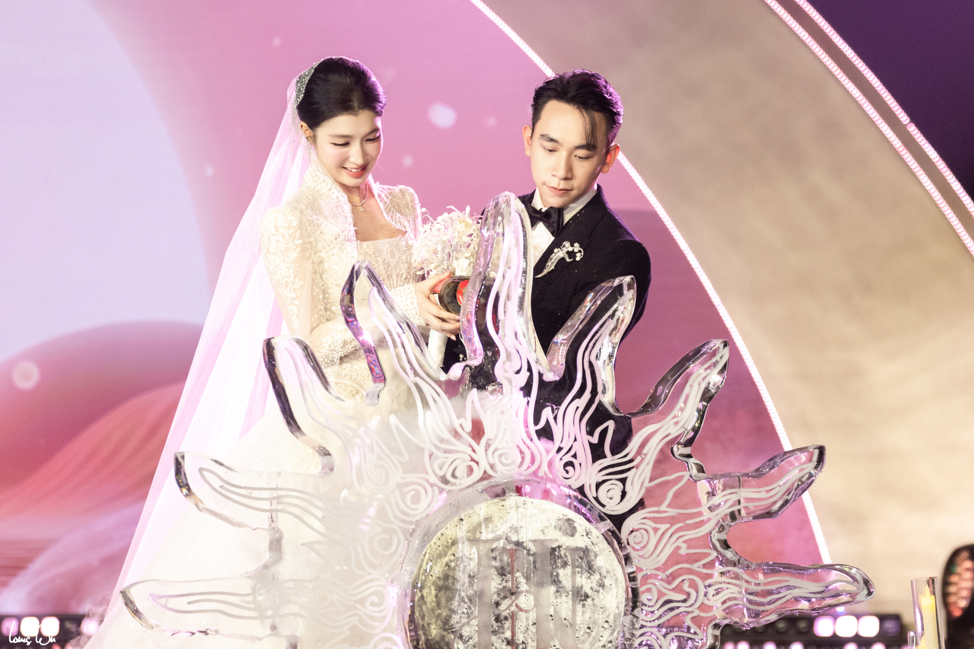 Ảnh hot: Phương Nhi và Minh Hoàng khoá môi cực ngọt trên xe mui trần- Ảnh 4.