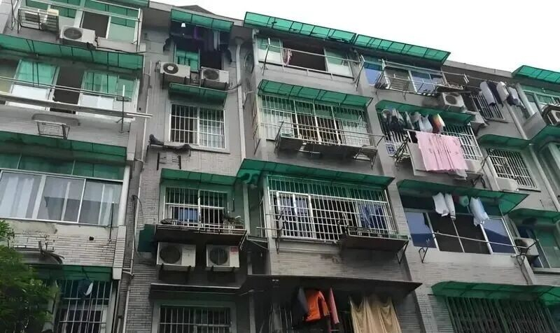 Vì tiết kiệm, tôi mua căn hộ cũ giá 1,8 tỷ, ngỡ đã an cư ai dè một năm sau, tôi khủng hoảng mỗi ngày vì quyết định này- Ảnh 4.