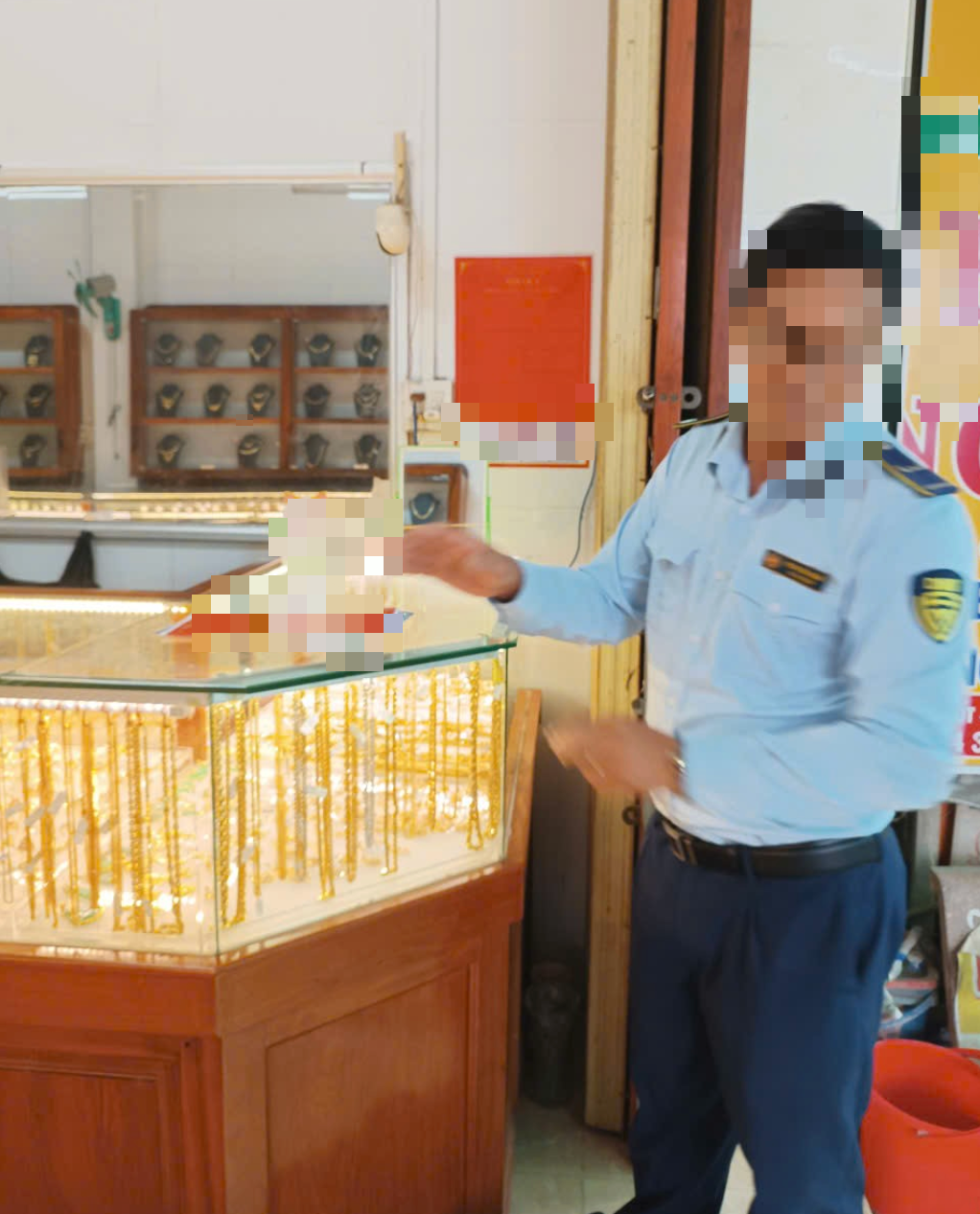 Vĩnh Long xử phạt hàng loạt tiệm vàng vi phạm quy định nhãn hàng hóa - Ảnh 1.