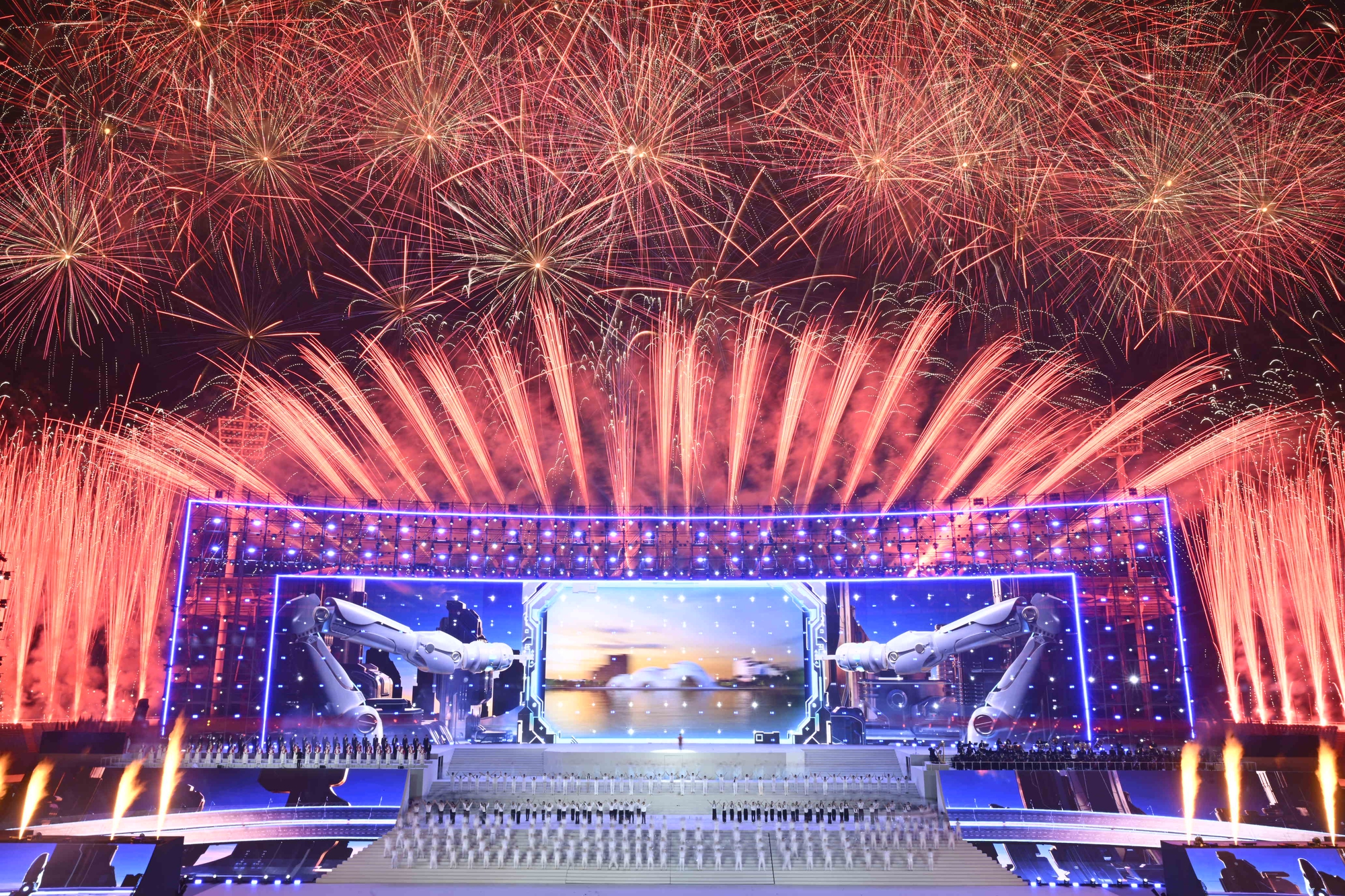 Màn pháo hoa hoành tráng rực sáng trên bầu trời Hà Nội tối 23/1: Quá mãn nhãn!- Ảnh 25.