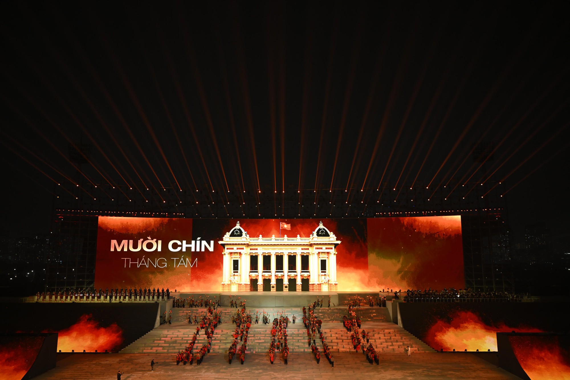 Màn pháo hoa hoành tráng rực sáng trên bầu trời Hà Nội tối 23/1: Quá mãn nhãn!- Ảnh 7.