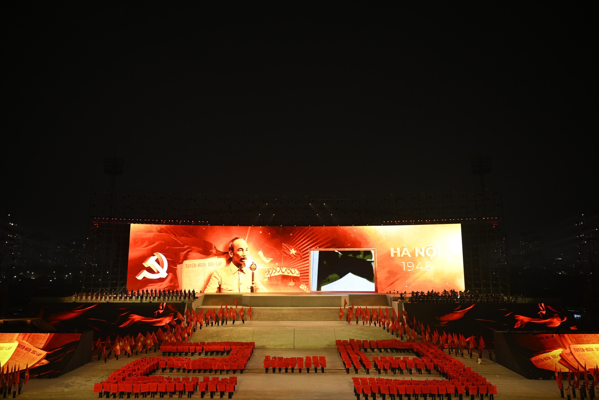 Màn pháo hoa hoành tráng rực sáng trên bầu trời Hà Nội tối 23/1: Quá mãn nhãn!- Ảnh 9.