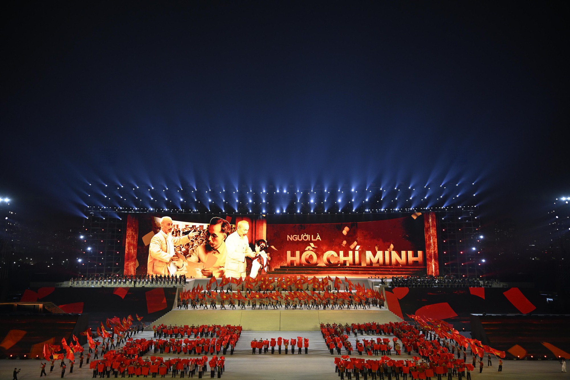 Màn pháo hoa hoành tráng rực sáng trên bầu trời Hà Nội tối 23/1: Quá mãn nhãn!- Ảnh 8.