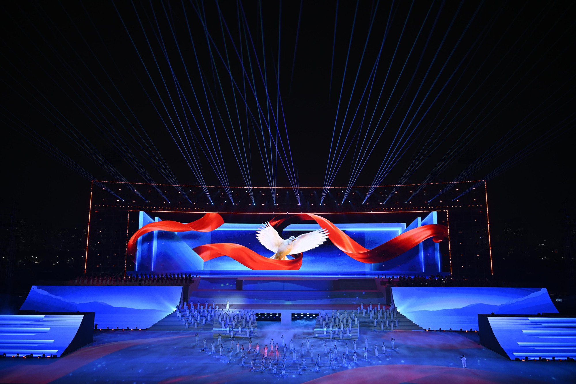 Màn pháo hoa hoành tráng rực sáng trên bầu trời Hà Nội tối 23/1: Quá mãn nhãn!- Ảnh 16.