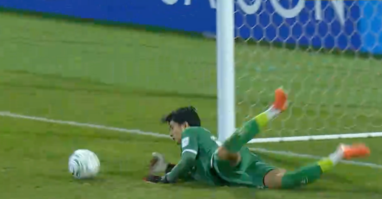 Đẹp vô cùng: Thanh Nhàn hôn lá cờ Tổ quốc, ăn mừng cú sút quyết định giúp U23 Việt Nam giành hạng 3 châu Á- Ảnh 1. Đẹp vô cùng: Thanh Nhàn hôn lá cờ Tổ quốc, ăn mừng cú sút quyết định giúp U23 Việt Nam giành hạng 3 châu Á- Ảnh 1.