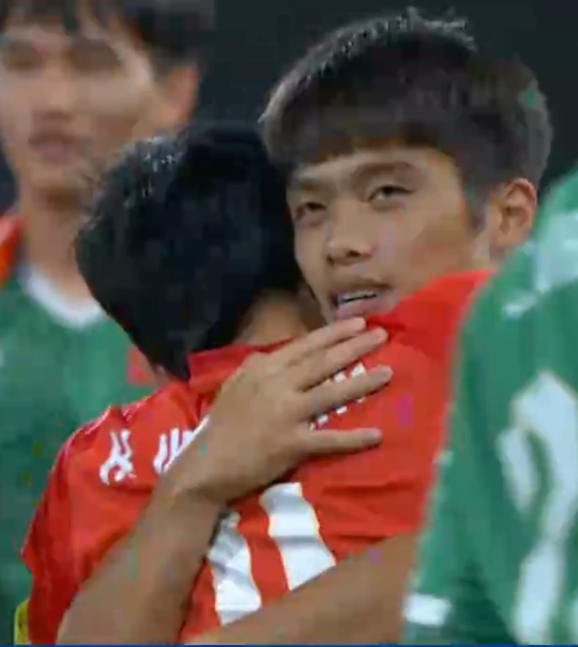 Đẹp vô cùng: Thanh Nhàn hôn lá cờ Tổ quốc, ăn mừng cú sút quyết định giúp U23 Việt Nam giành hạng 3 châu Á- Ảnh 9. Đẹp vô cùng: Thanh Nhàn hôn lá cờ Tổ quốc, ăn mừng cú sút quyết định giúp U23 Việt Nam giành hạng 3 châu Á- Ảnh 9.