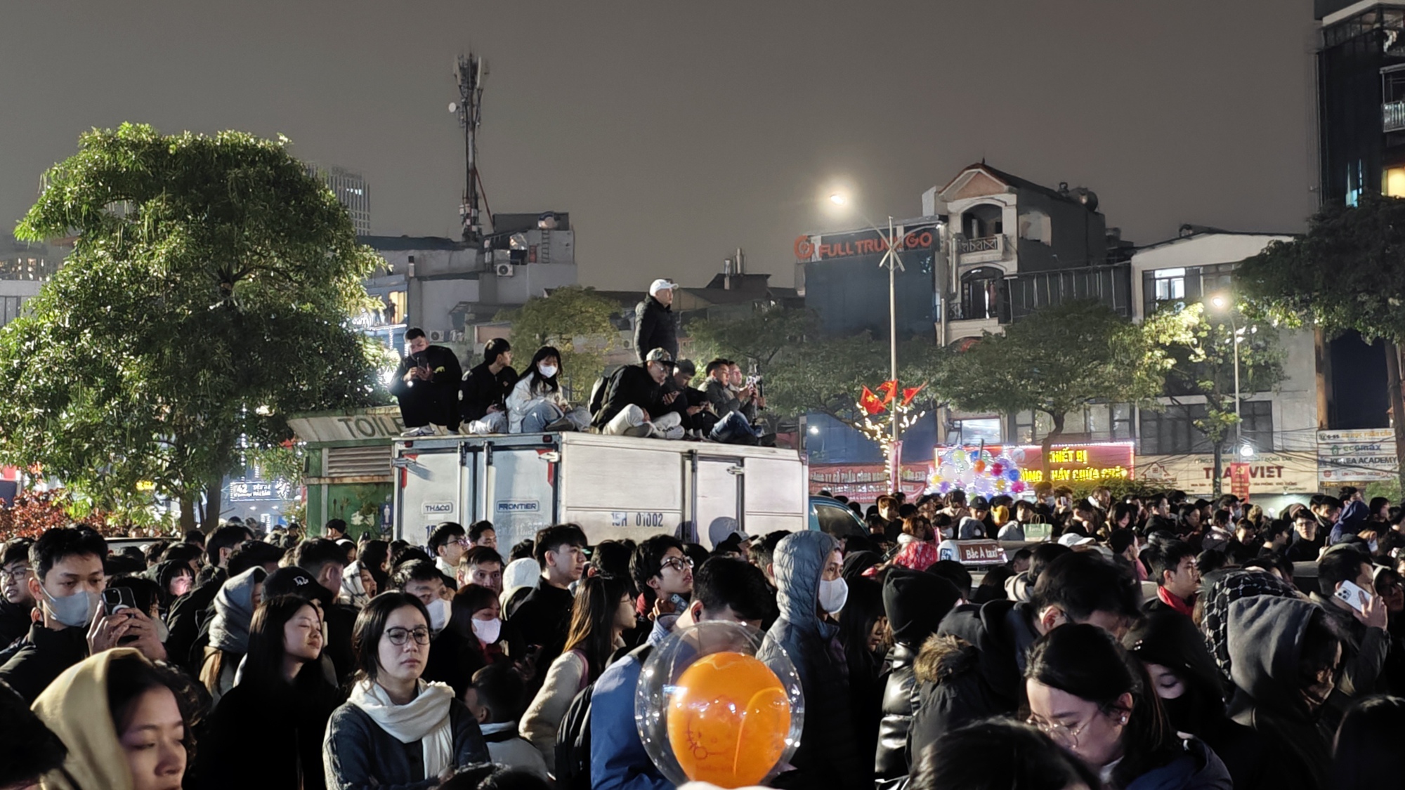 Màn pháo hoa hoành tráng rực sáng trên bầu trời Hà Nội tối 23/1: Quá mãn nhãn!- Ảnh 10.