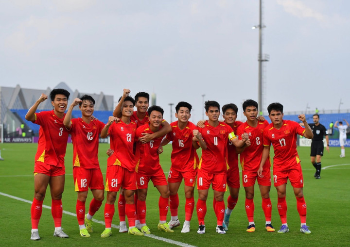 U23 Việt Nam đấu U23 Hàn Quốc: HLV Kim Sang-sik thay đổi hàng loạt- Ảnh 1.