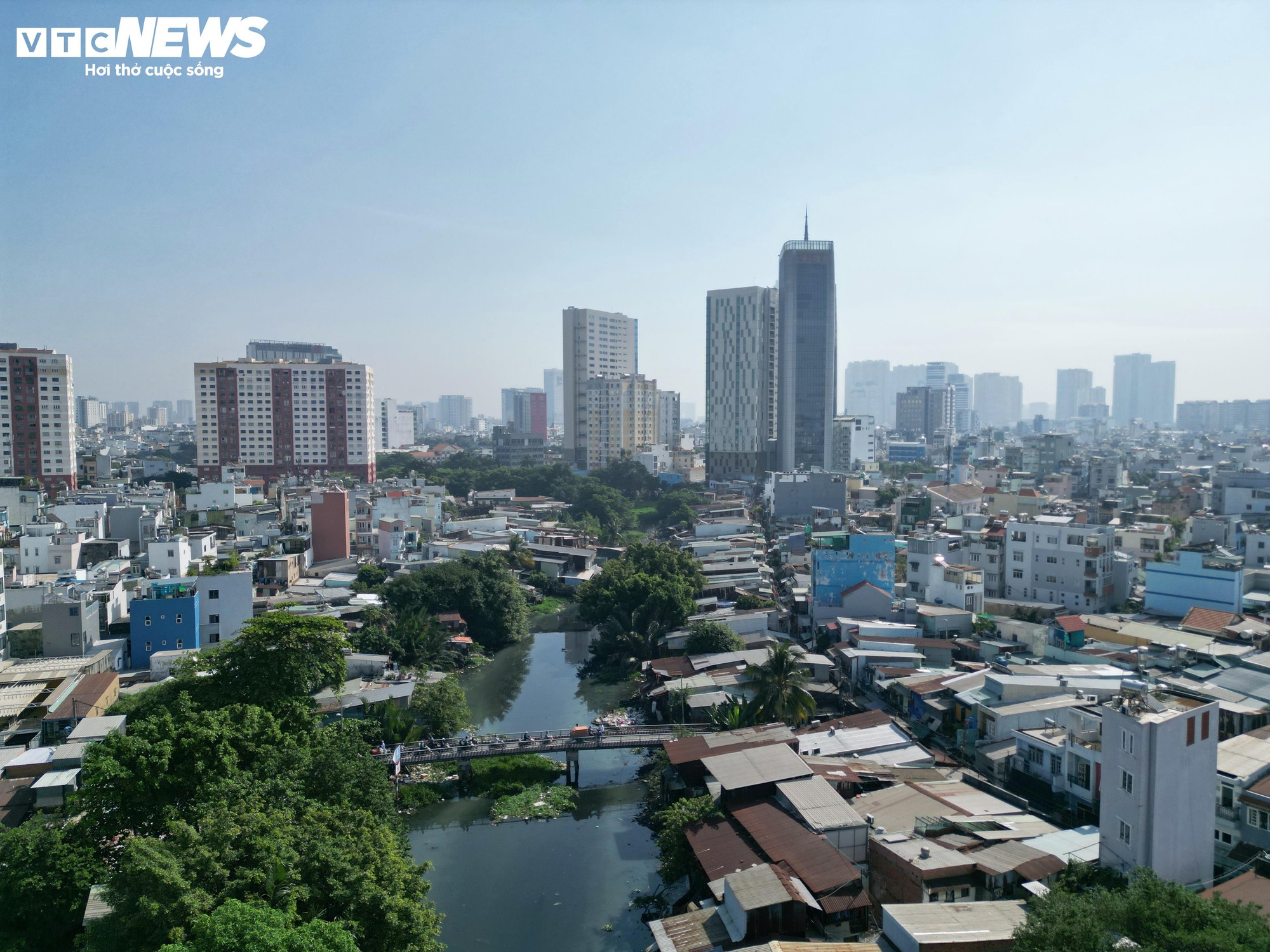 Người dân tháo dỡ nhà phục vụ dự án cải tạo kênh ô nhiễm bậc nhất TP.HCM- Ảnh 12.