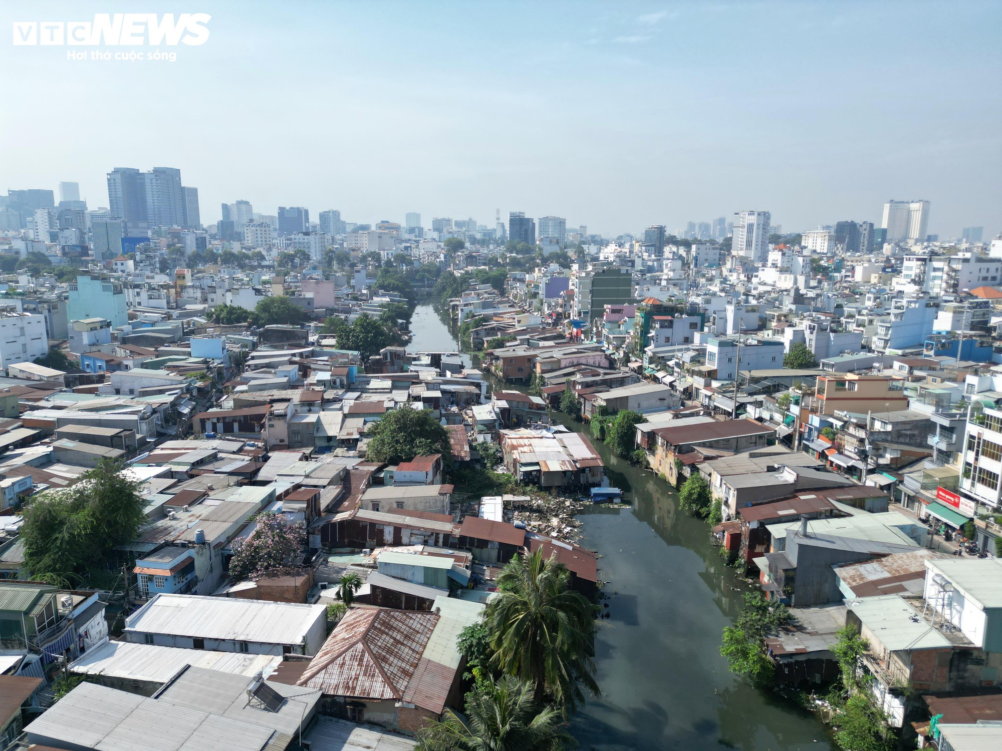 Người dân tháo dỡ nhà phục vụ dự án cải tạo kênh ô nhiễm bậc nhất TP.HCM- Ảnh 9.