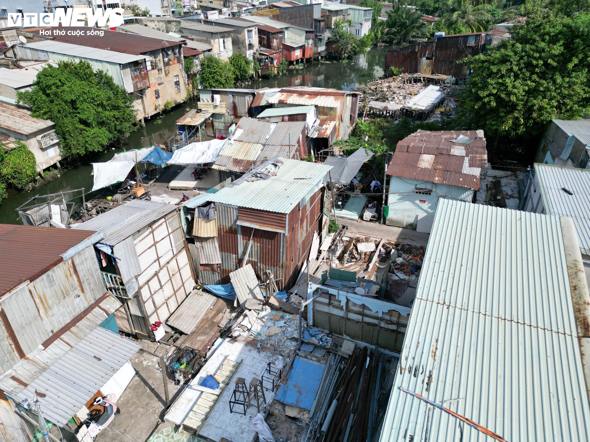 Người dân tháo dỡ nhà phục vụ dự án cải tạo kênh ô nhiễm bậc nhất TP.HCM- Ảnh 6.