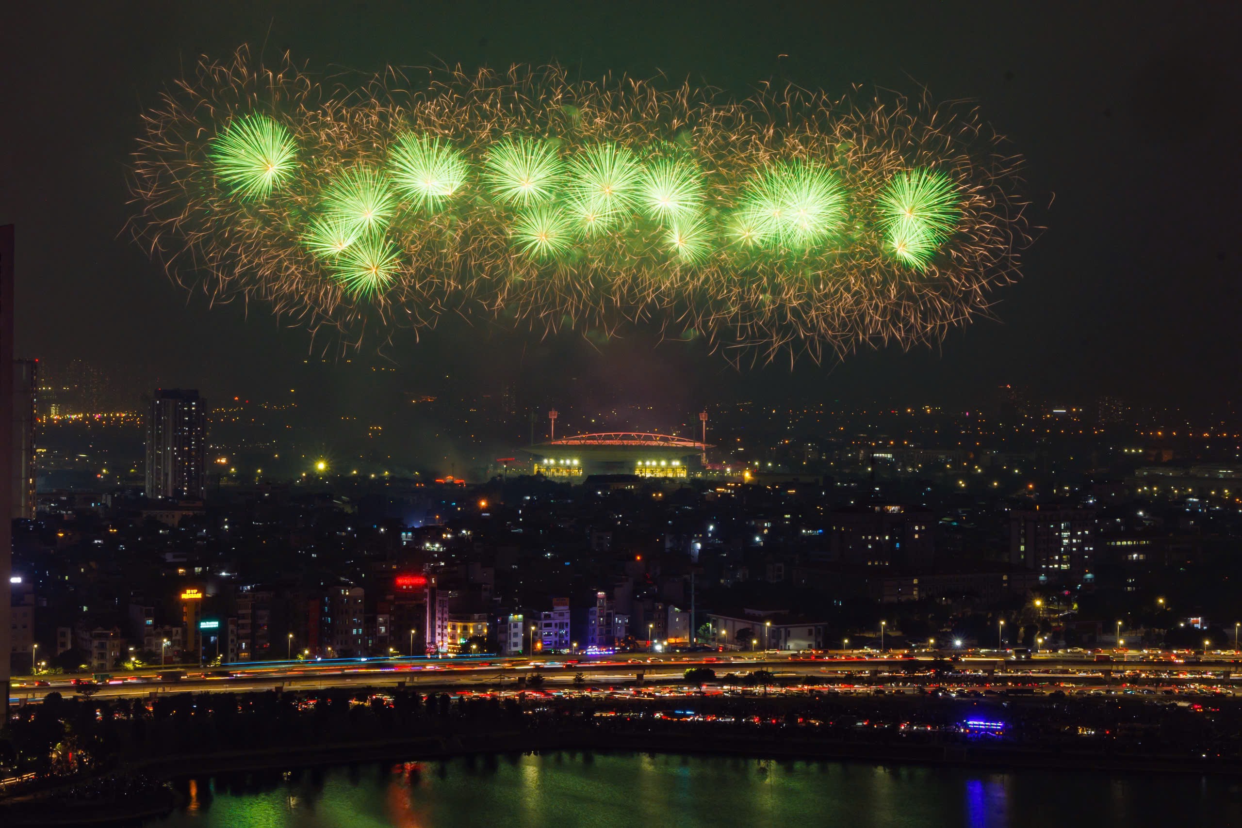 Tối 23/1, bầu trời Mỹ Đình bùng nổ chưa từng có, Việt nam chứng kiến một kỳ tích tầm cỡ thế giới - Ảnh 5.