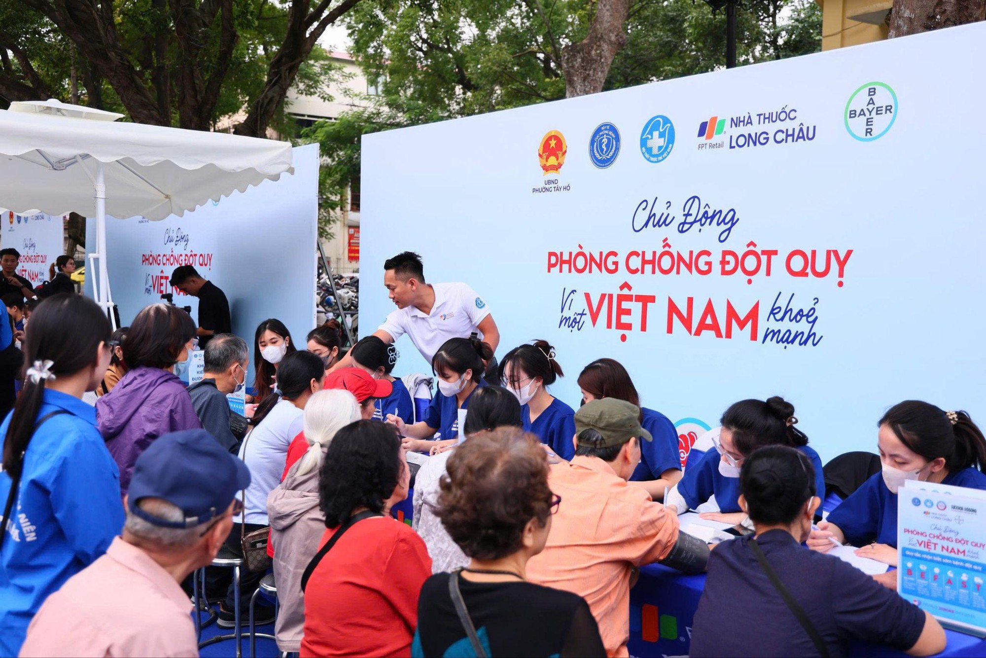 Đẩy lùi đột quỵ từ chăm sóc chủ động: Long Châu triển khai chuỗi chương trình tầm soát miễn phí cho cộng đồng- Ảnh 1.