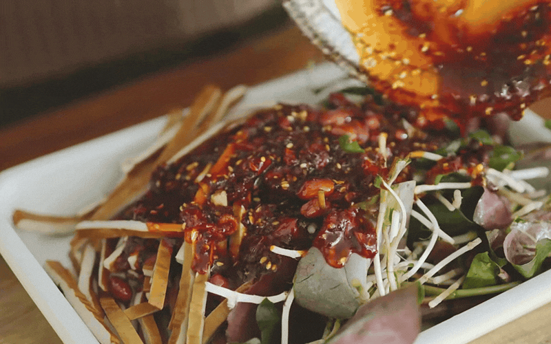 Món ăn "ngang ngược" được làm từ "thứ rau của quỷ" khiến kẻ khóc người cười- Ảnh 10.