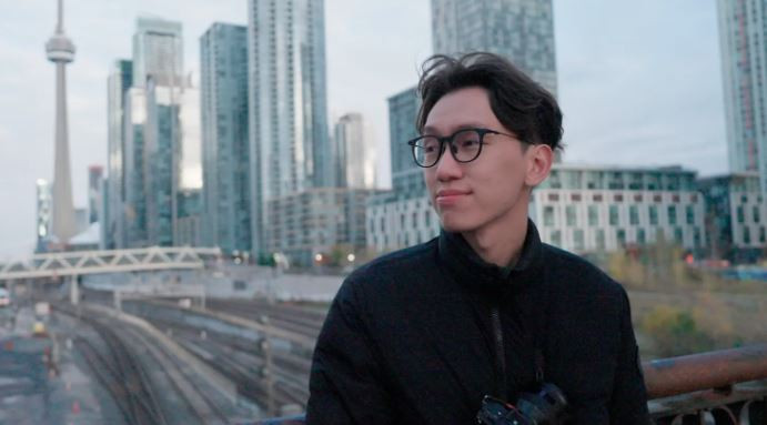 Bỏ đại học, ở nhờ trên ghế sofa, chàng trai 25 tuổi kiếm hơn 1 triệu USD/năm, giúp bố mẹ nghỉ hưu sớm- Ảnh 3.