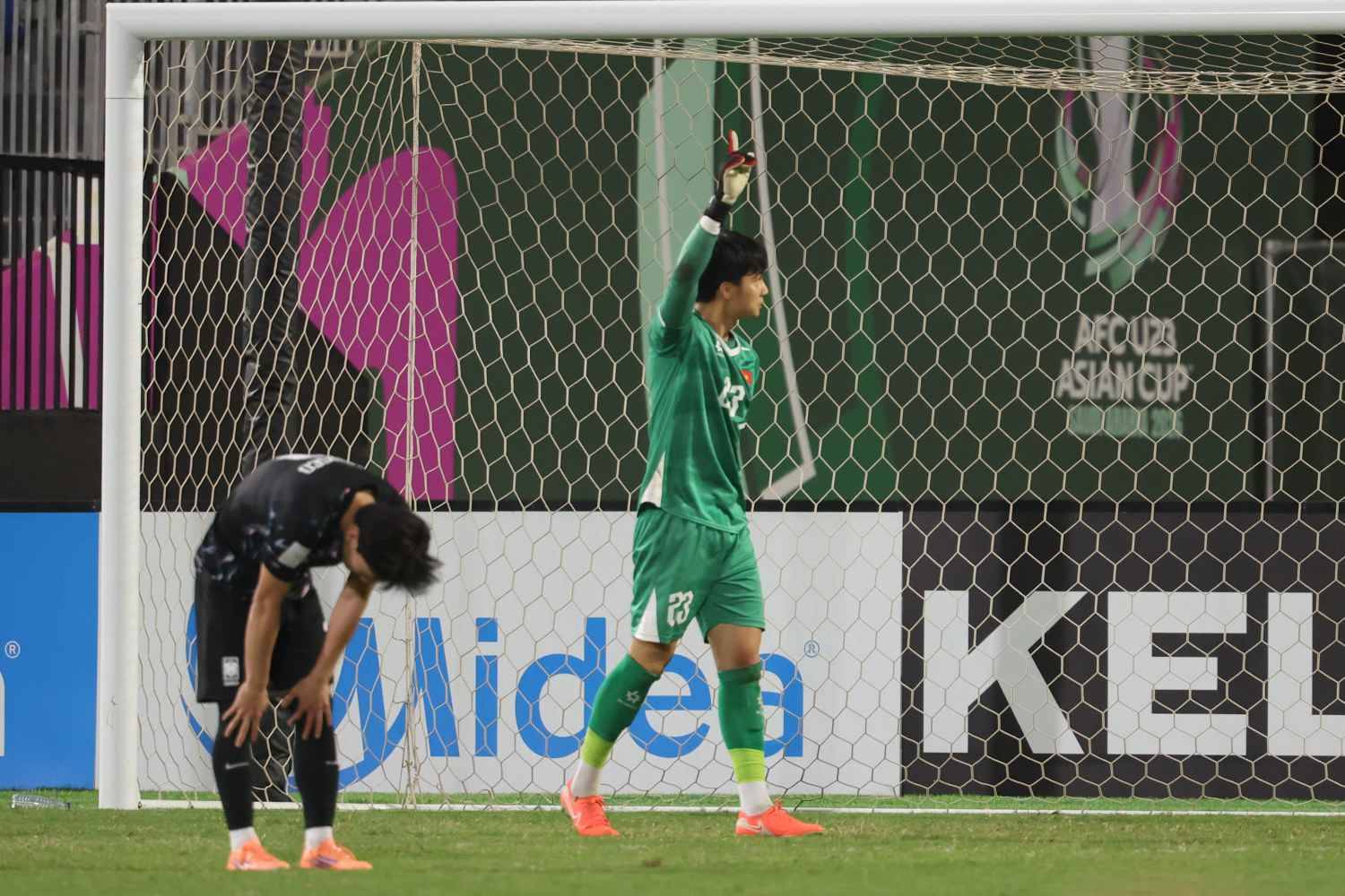 Khoảnh khắc "tuyệt đối điện ảnh" của Cao Văn Bình U23 Việt Nam, đến "người hùng Thường Châu" Bùi Tiến Dũng còn phải khen- Ảnh 6.