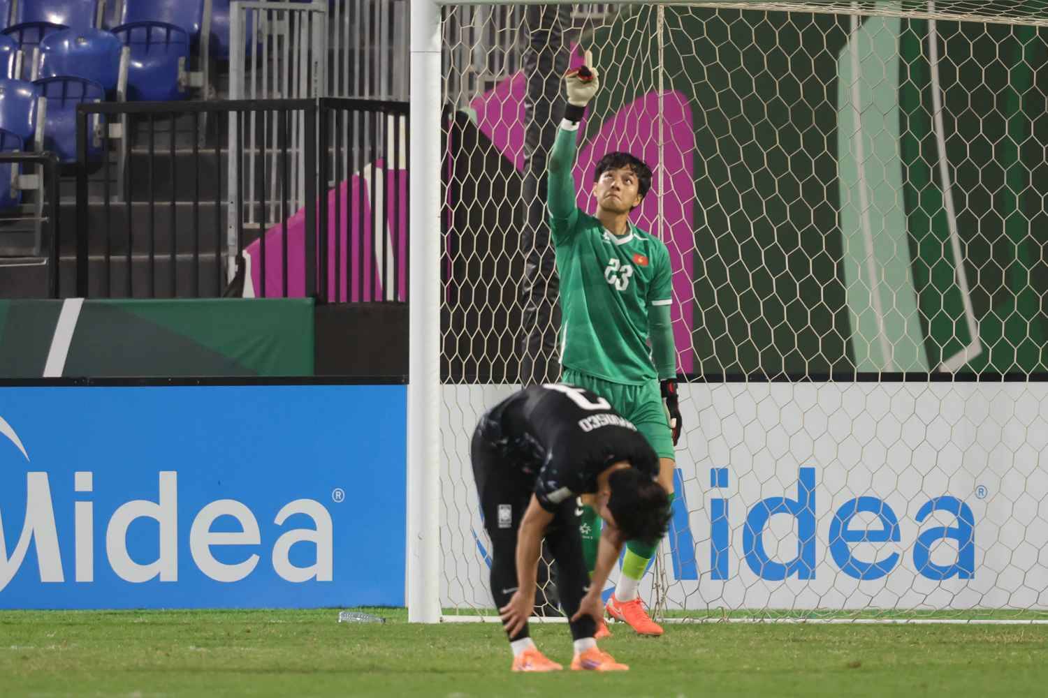 Khoảnh khắc "tuyệt đối điện ảnh" của Cao Văn Bình U23 Việt Nam, đến "người hùng Thường Châu" Bùi Tiến Dũng còn phải khen- Ảnh 5.