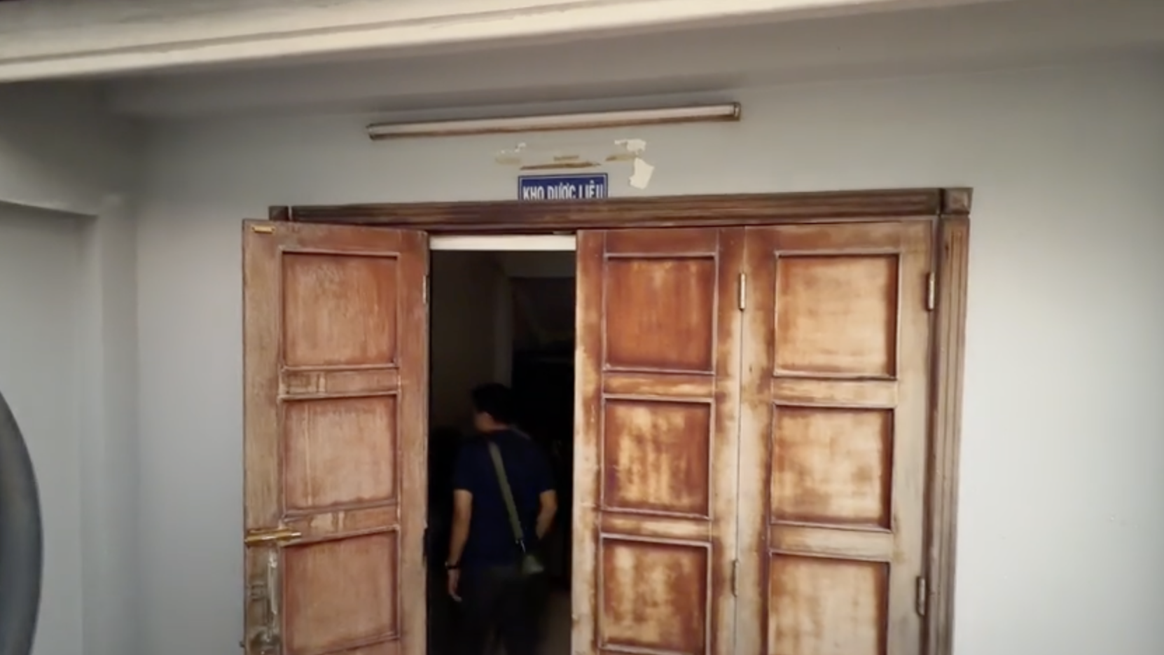 CLIP Bên trong công xưởng "thuốc đông y" Công an TPHCM vừa triệt phá - Ảnh 7.