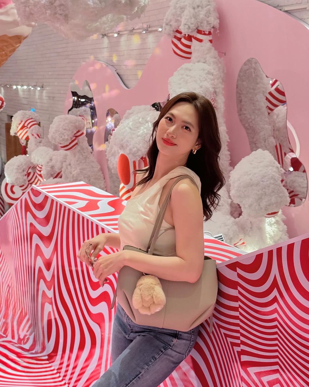 Ngoại lệ showbiz: Mỹ nhân chẳng thiết ăn diện lồng lộn, nhưng càng cố mặc đơn giản càng "phát sáng" trong đám đông - Ảnh 16.