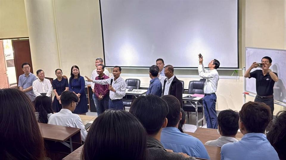 Hệ lụy từ vụ Chen Zhi bị cáo buộc lừa đảo: Ông Hun Sen đưa ra quyết định liên quan 418 sinh viên Campuchia- Ảnh 2. Hệ lụy từ vụ Chen Zhi bị cáo buộc lừa đảo: Ông Hun Sen đưa ra quyết định liên quan 418 sinh viên Campuchia- Ảnh 2.