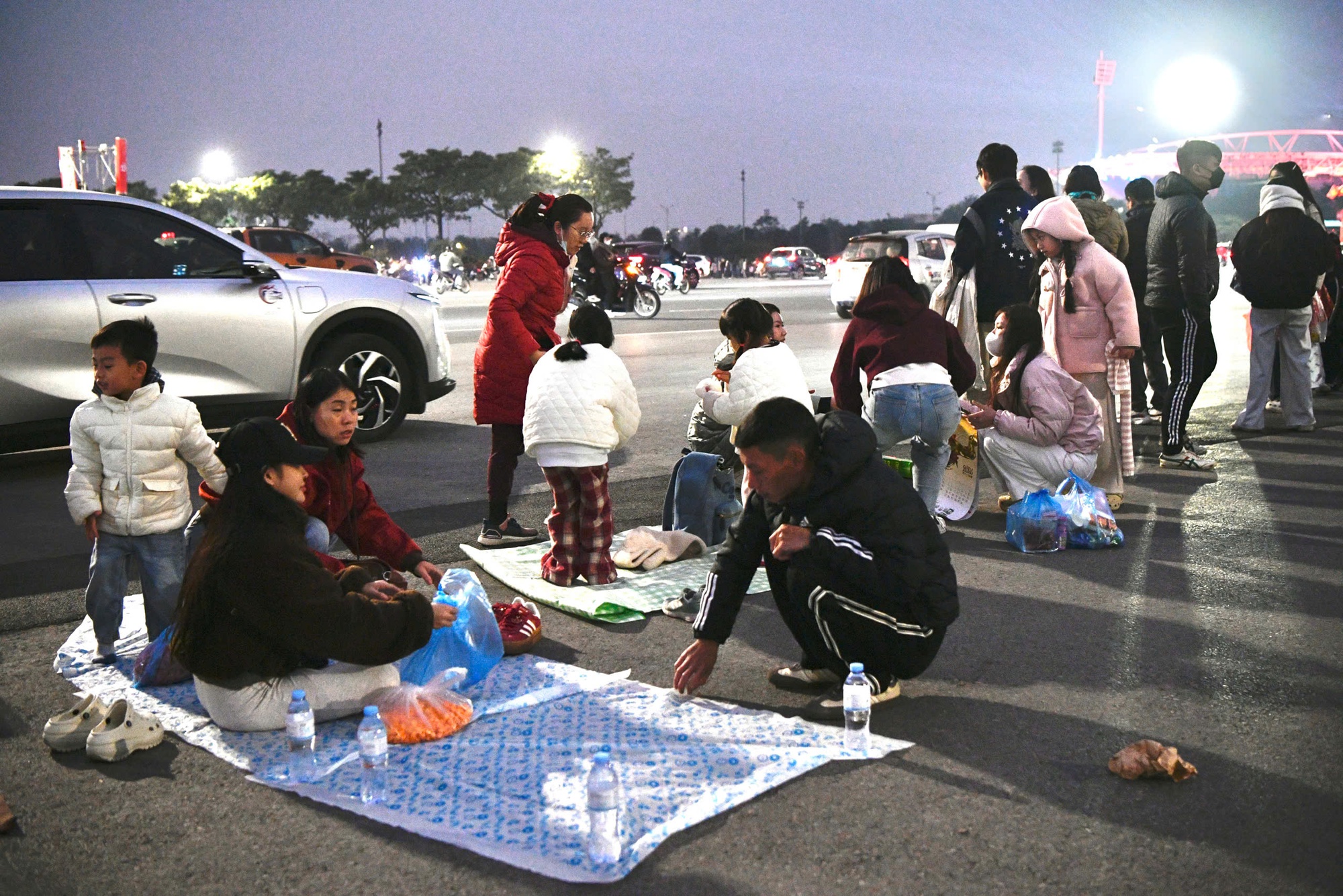 Nóng nhất Hà Nội hôm nay: Sun Group chuẩn bị 950 giàn phun, 4.400 ống pháo hỏa thuật cùng 4.600 pháo hoa nổ tầm cao, sẵn sàng cho “concert pháo hoa quốc gia”- Ảnh 9.