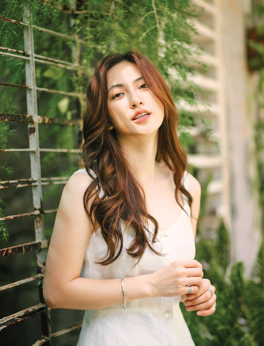 Ngoại lệ showbiz: Mỹ nhân chẳng thiết ăn diện lồng lộn, nhưng càng cố mặc đơn giản càng "phát sáng" trong đám đông - Ảnh 2.