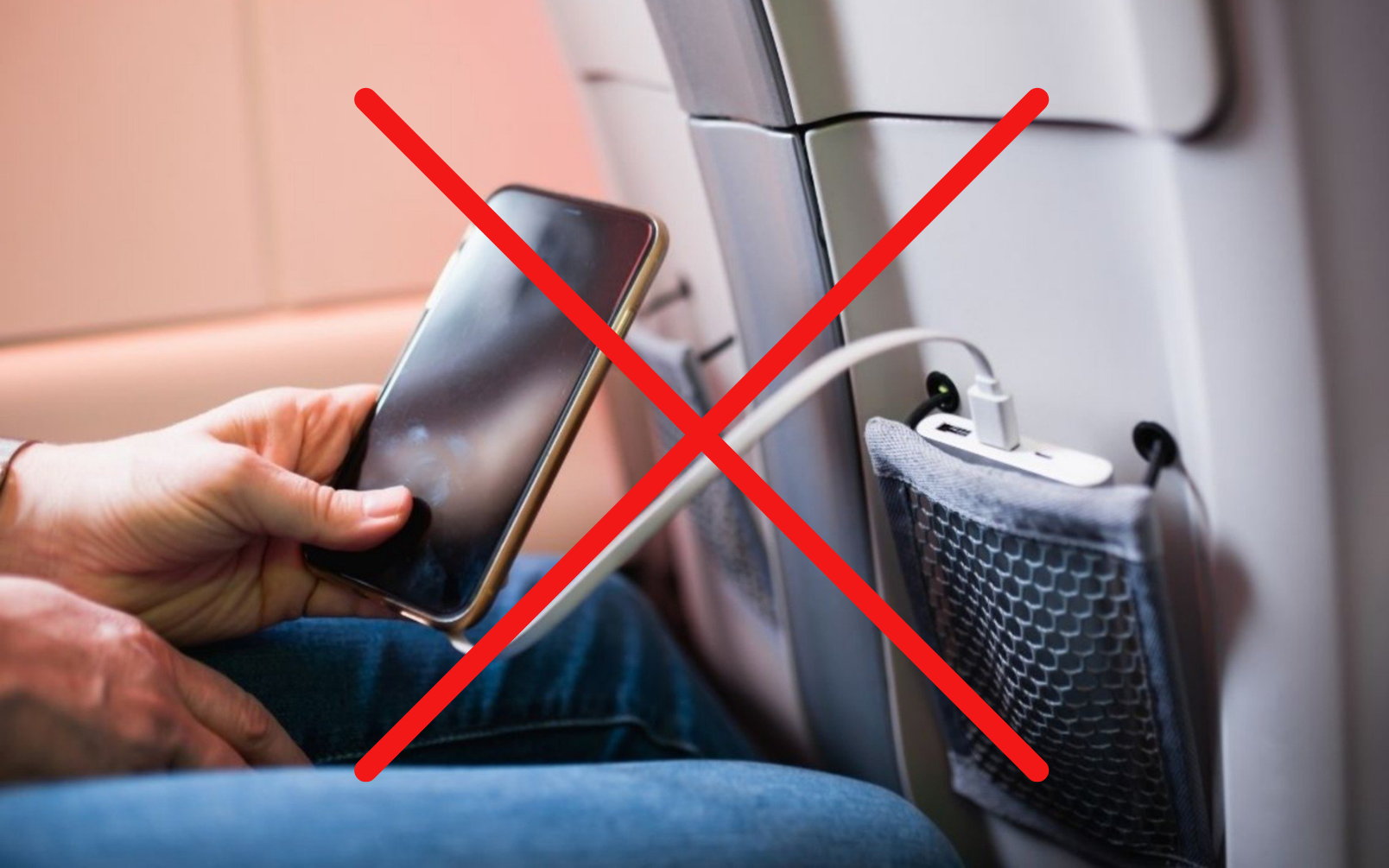 Thêm nhiều hãng hàng không cấm dùng sạc dự phòng trên máy bay từ 26/1- Ảnh 1. Thêm nhiều hãng hàng không cấm dùng sạc dự phòng trên máy bay từ 26/1- Ảnh 1.